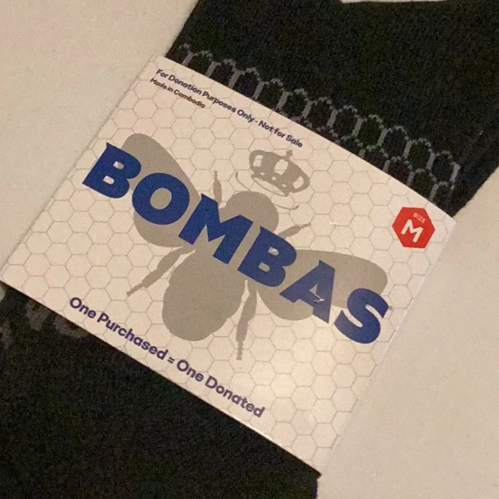 NWT Bombas Black Crew Socks Size Medium Cushioned Footbed